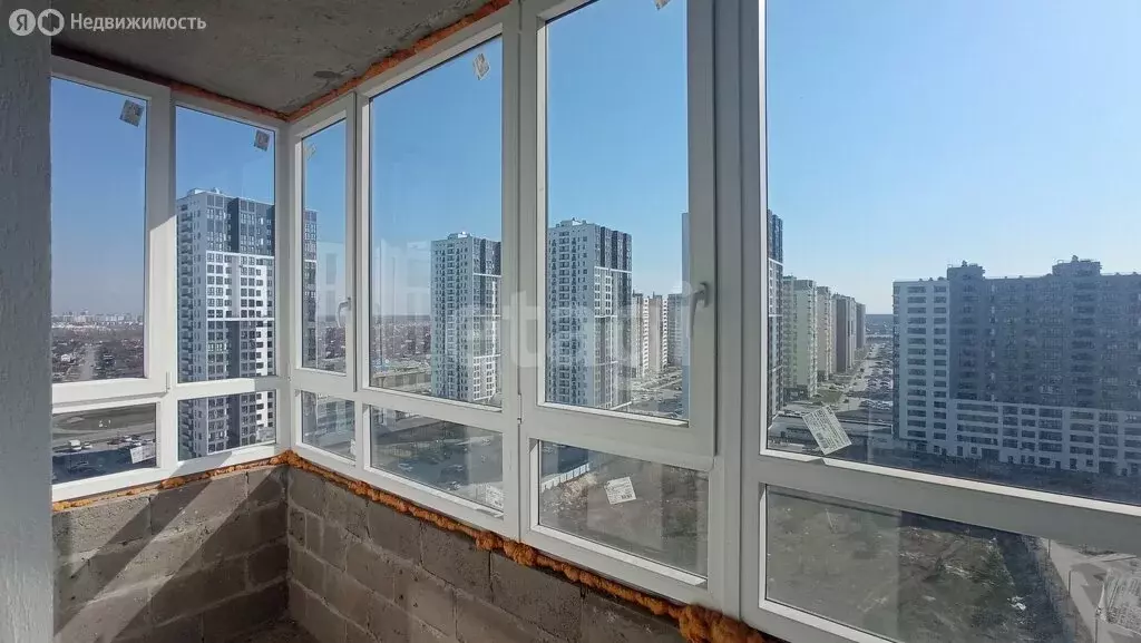 3-комнатная квартира: Тюмень, улица Фармана Салманова, 26 (69.8 м) - Фото 0
