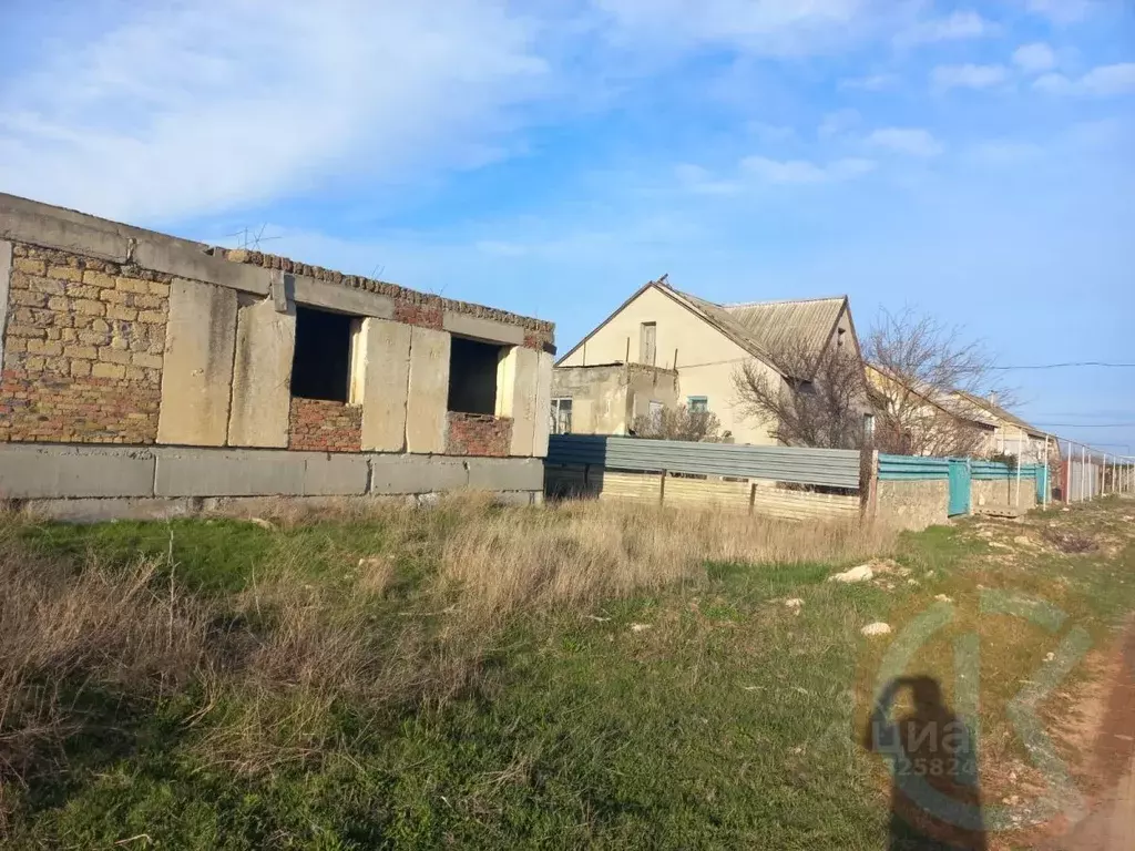 Участок в Крым, Черноморский район, Медведевское с/пос, с. Медведево ... - Фото 1