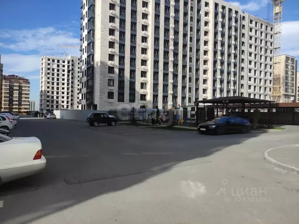 3-к кв. Северная Осетия, Владикавказ ул. Астана Кесаева, 44Вк6 (106.0 ... - Фото 1