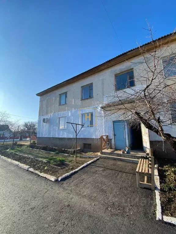 2-к кв. Крым, Первомайский район, Кормовское с/пос, с. Кормовое ул. ... - Фото 1