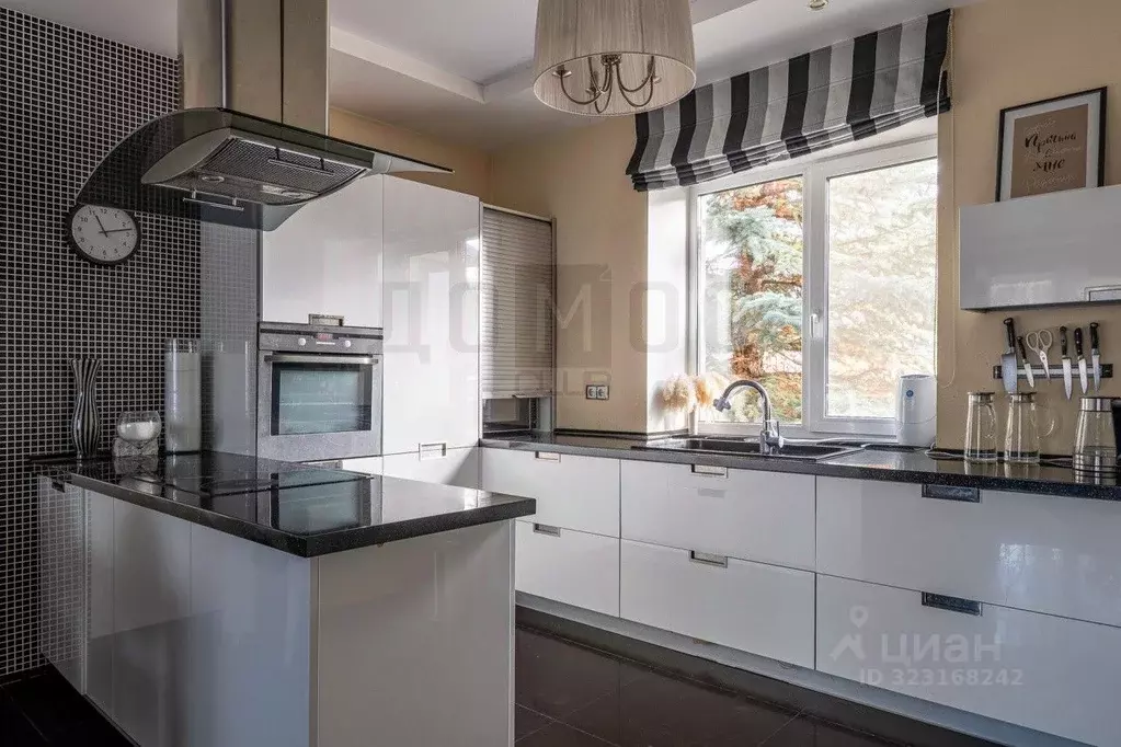 Таунхаус в Свердловская область, Екатеринбург ул. Видная, 18 (267 м) - Фото 1