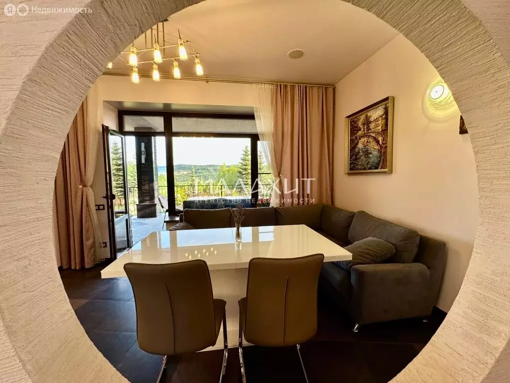 Дом в село Малая Царевщина, Сиреневая улица (313.6 м) - Фото 1