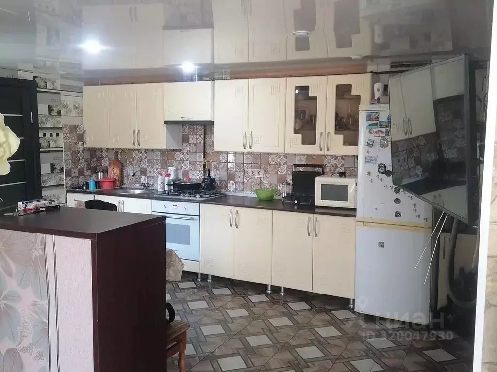Дом в Ростовская область, Миллерово ул. Пархоменко, 92 (50 м) - Фото 1