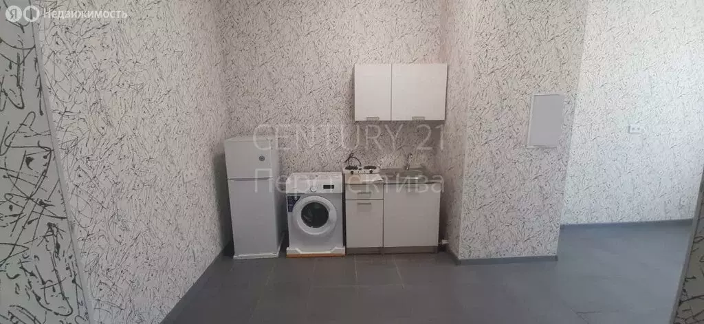 3-комнатная квартира: посёлок городского типа Октябрьский, улица 60 ... - Фото 0