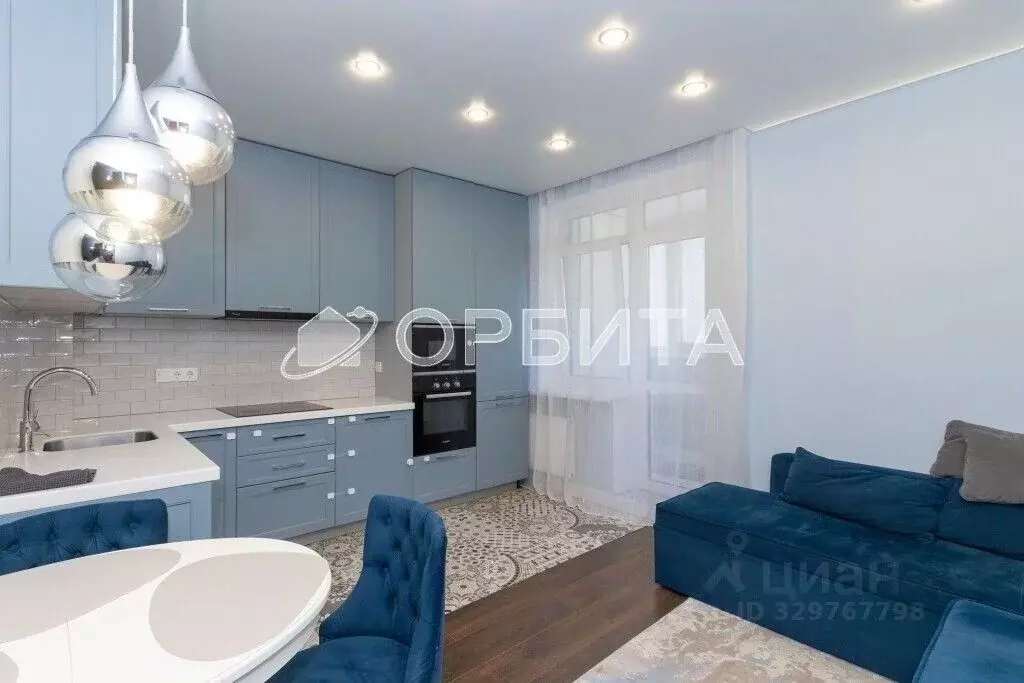 2-к кв. Тюменская область, Тюмень ул. Тимофея Чаркова, 81к1 (62.5 м) - Фото 1