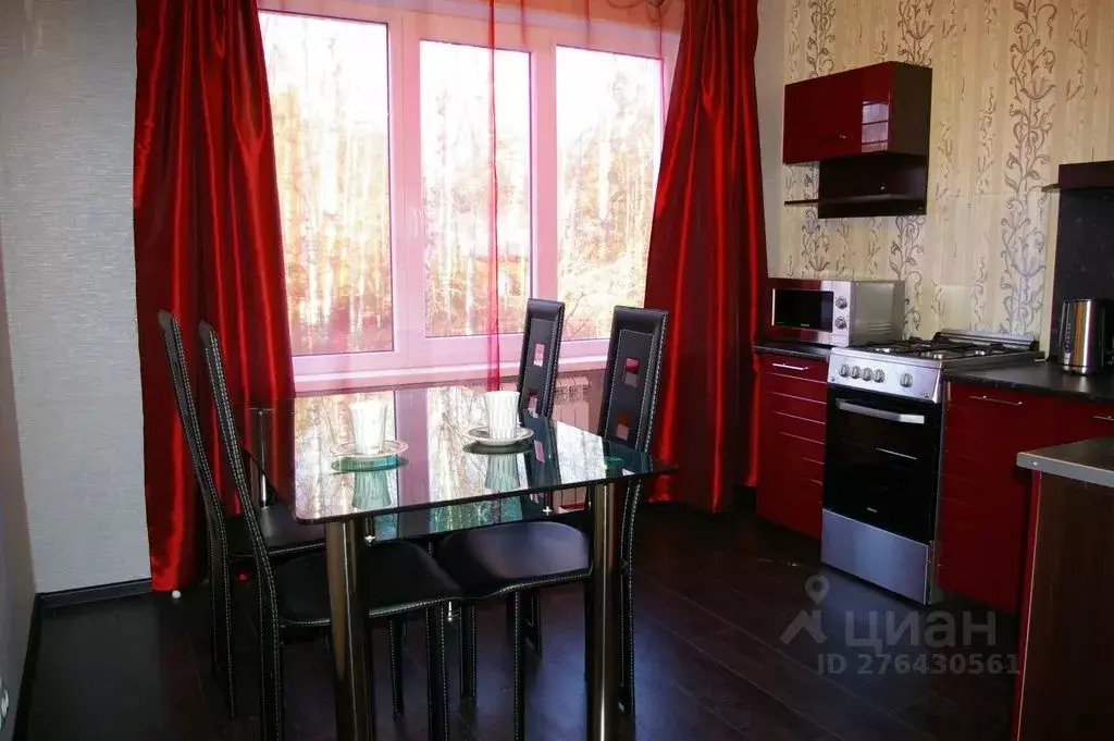 2-к кв. Псковская область, Пушкинские Горы рп ул. Турбаза, 1 (60.0 м) - Фото 1