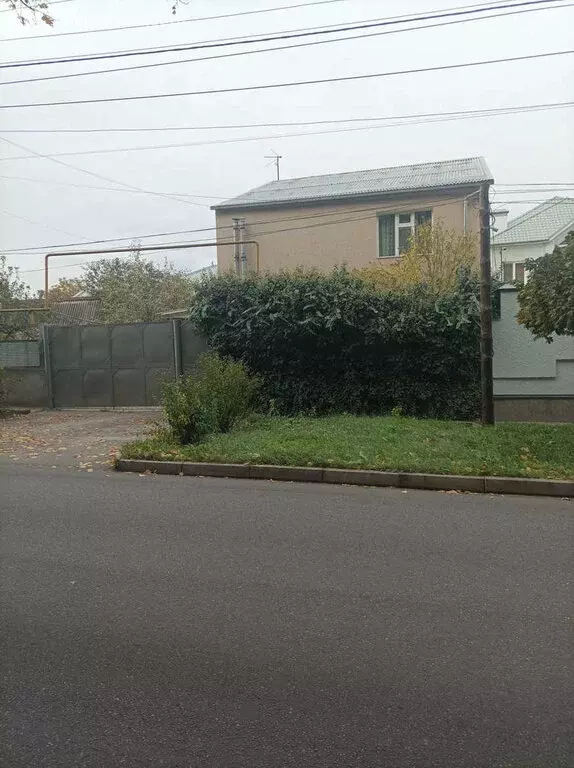 Дом в Нальчик, улица Степанищева, 19 (200 м) - Фото 1