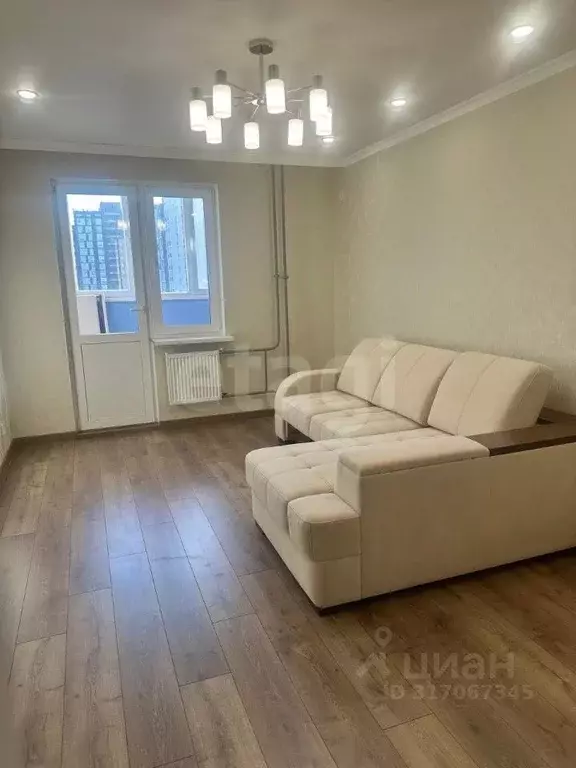 2-к кв. Оренбургская область, Оренбург ул. Автомобилистов, 15 (66.7 м) - Фото 1
