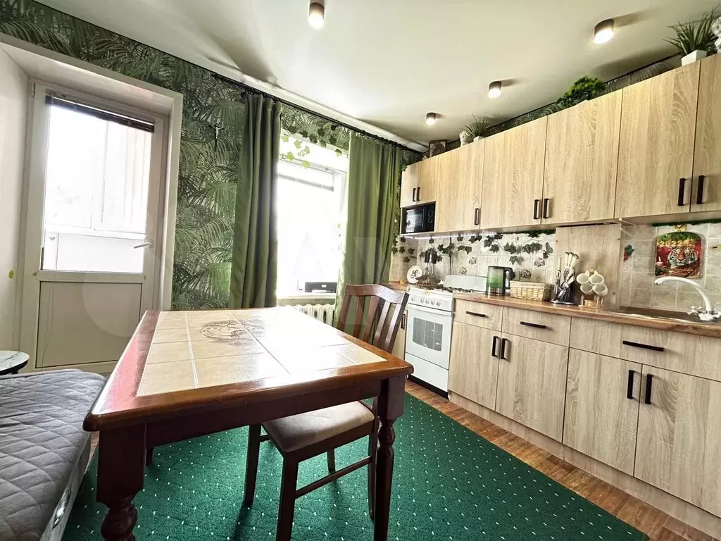 1-к. квартира, 50 м, 3/3 эт. - Фото 0
