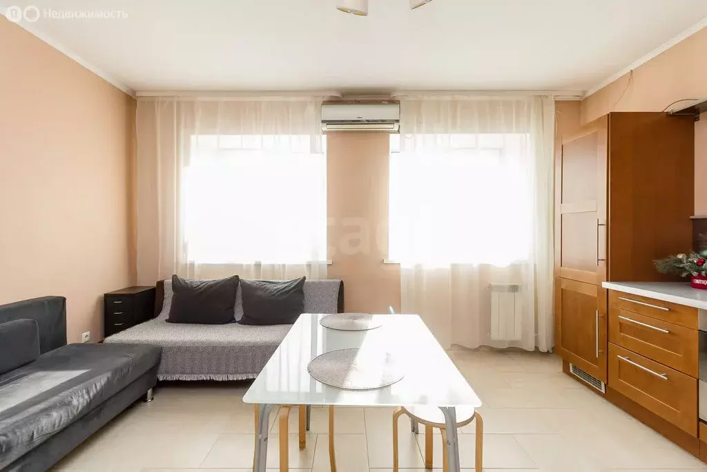 1-комнатная квартира: Тюмень, улица 50 лет Октября, 1А (48.7 м) - Фото 2