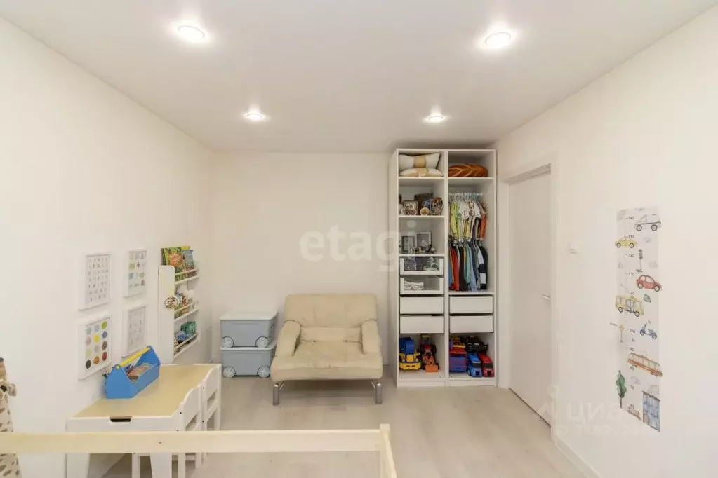2-к кв. Тюменская область, Тюмень ул. Радищева, 27 (50.0 м) - Фото 0