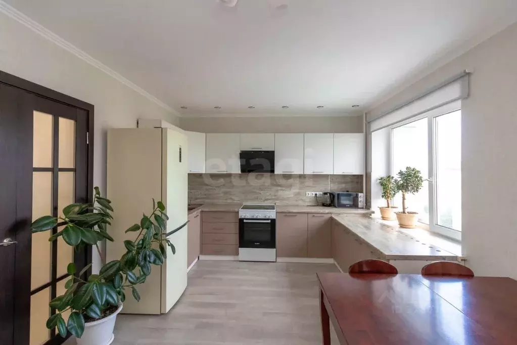 3-к кв. Тюменская область, Тюмень ул. Муравленко, 17 (75.0 м) - Фото 1