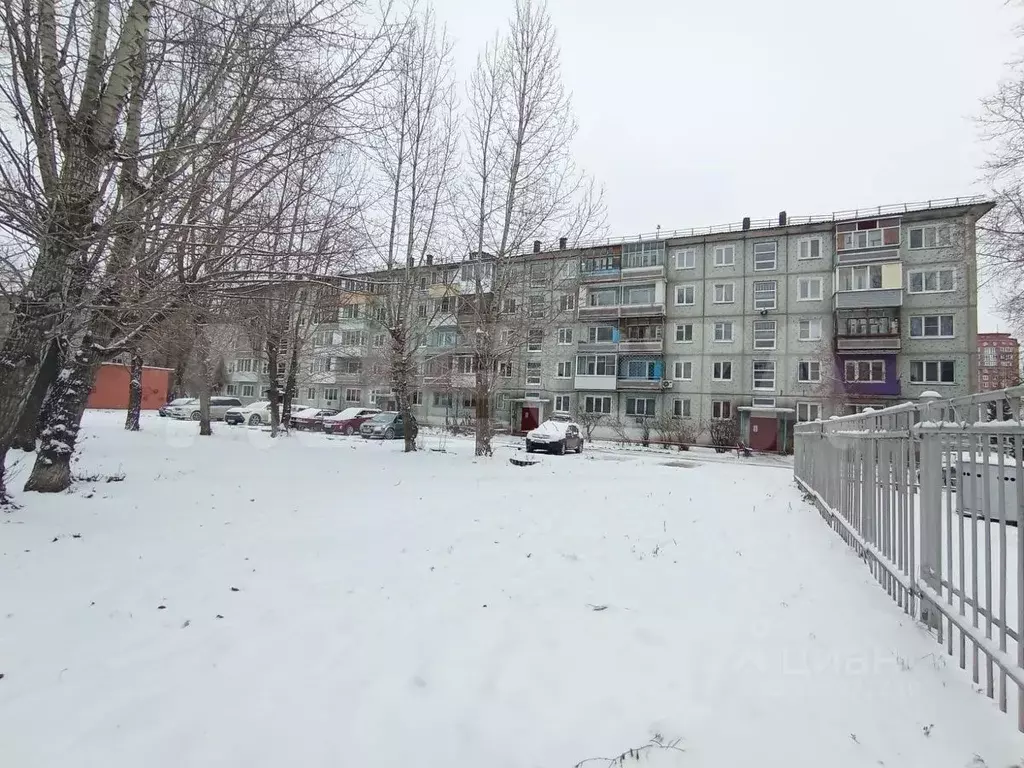 3-к кв. Омская область, Омск ул. Декабристов, 137А (58.3 м) - Фото 0