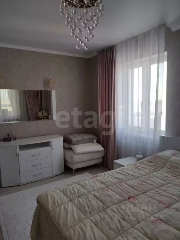 3-к кв. Тюменская область, Тюмень ул. Федюнинского, 64 (94.9 м) - Фото 0