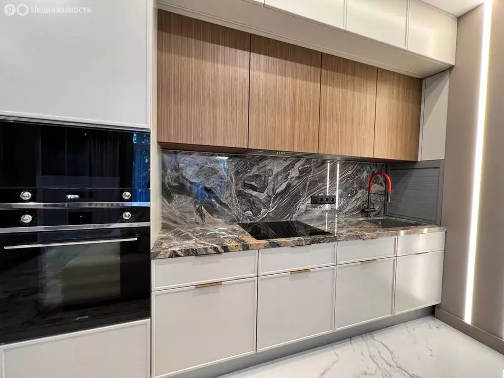 4-комнатная квартира: Сочи, микрорайон Светлана, Гагринская улица, 3/8 ... - Фото 1