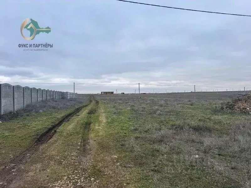 Участок в Крым, Евпатория городской округ, Новоозерное пгт ул. ... - Фото 1