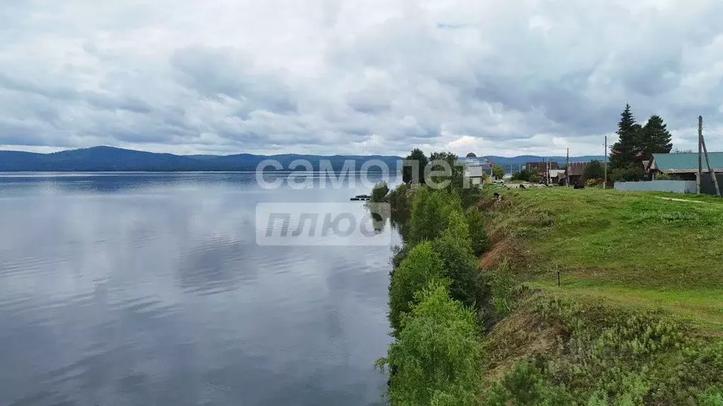 Участок в Челябинская область, Верхнеуфалейский городской округ, д. ... - Фото 1