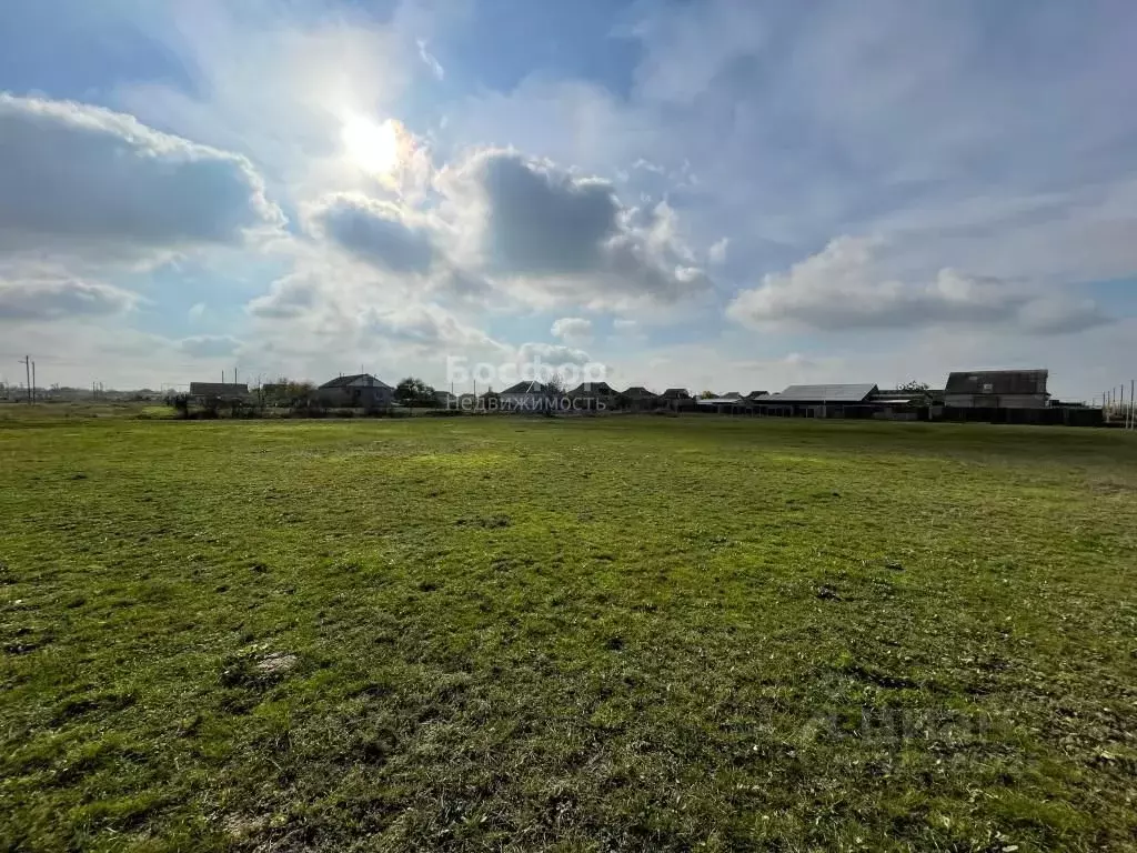 Участок в Крым, Кировское пгт ул. Азатлык (9.0 сот.) - Фото 1