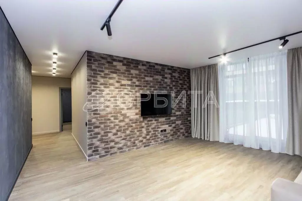 2-к кв. Тюменская область, Тюмень ул. Ю.-Р.Г. Эрвье, 38 (81.6 м) - Фото 2