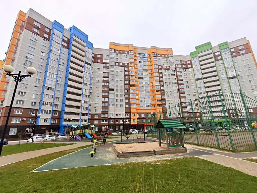 2-к кв. Брянская область, Брянск ул. Горбатова, 24 (69.0 м) - Фото 1