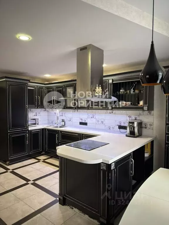 4-к кв. Свердловская область, Екатеринбург ул. Энгельса, 15 (141.7 м) - Фото 1