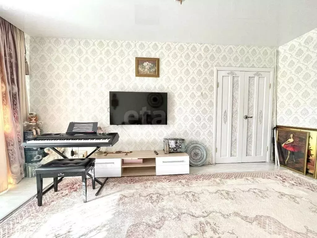 3-комнатная квартира: посёлок городского типа Медведево, Комсомольская ... - Фото 1