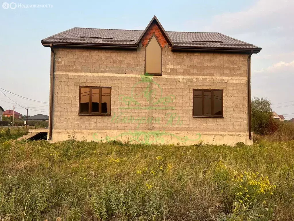 Дом в Крымск, улица Красной Розы (240 м) - Фото 1