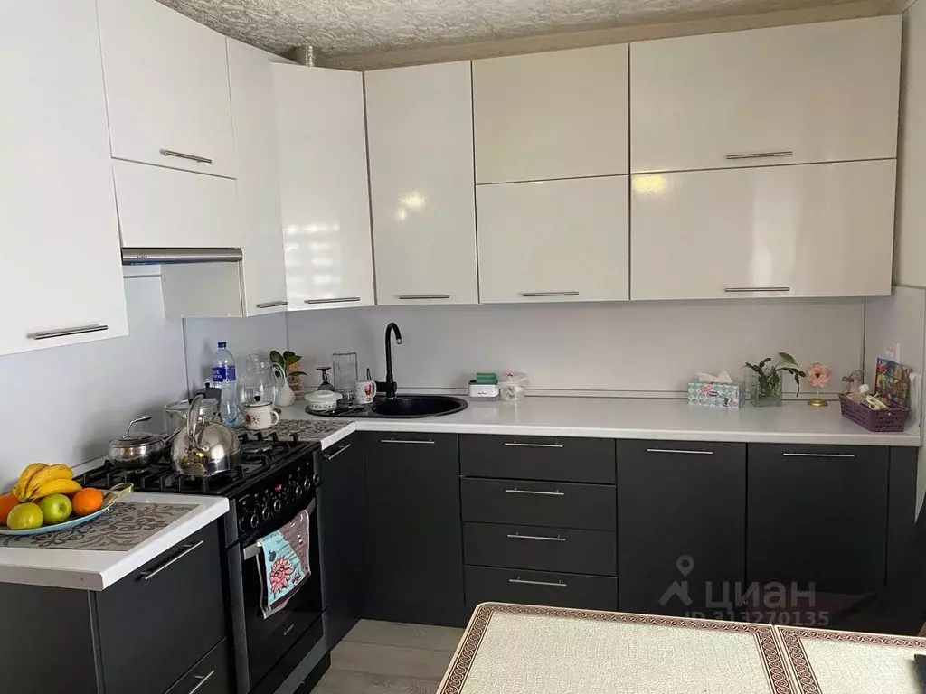 Дом в Омская область, Омский район, пос. Магистральный Яблоневая ул. ... - Фото 1