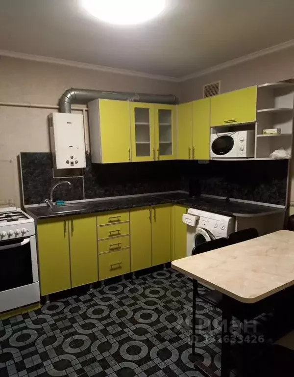 Дом в Краснодарский край, Армавир ул. Советской Армии, 262 (50 м) - Фото 1