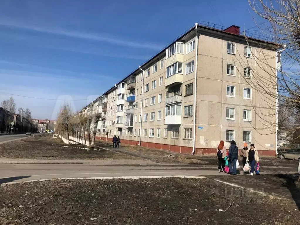 2-к кв. Омская область, Омск ул. 50 лет ВЛКСМ, 8 (44.1 м) - Фото 1