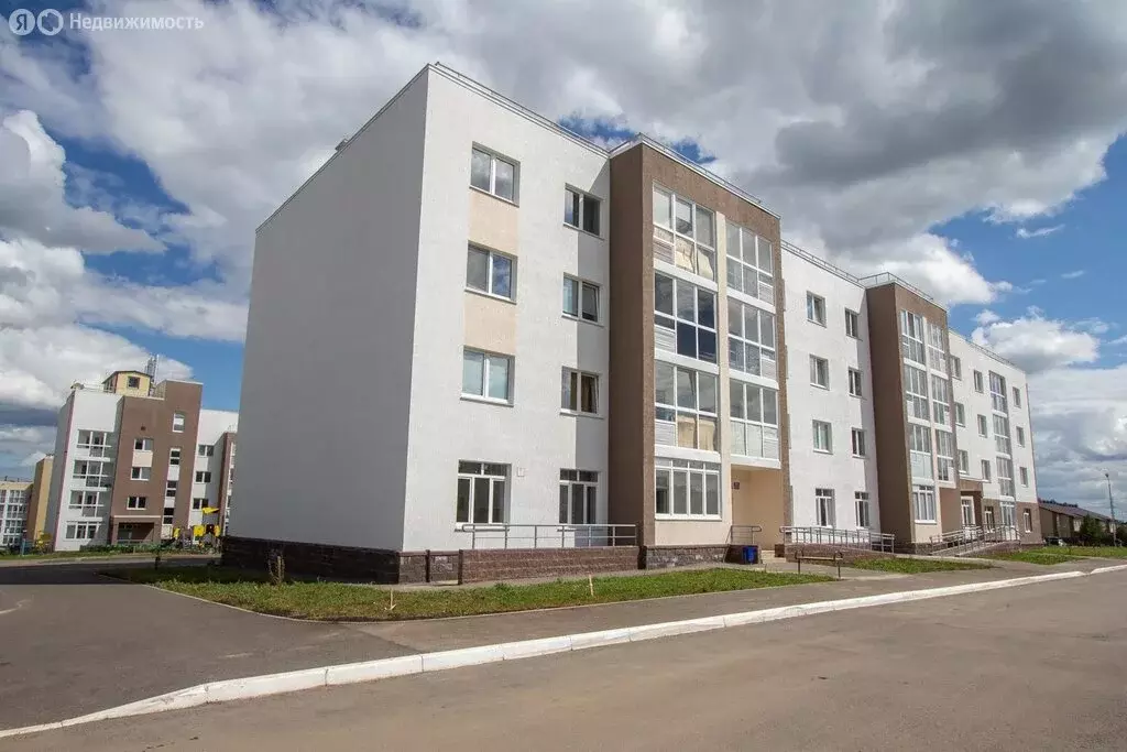 3-комнатная квартира: село Миловка, улица Аксакова, 3 (76 м) - Фото 1