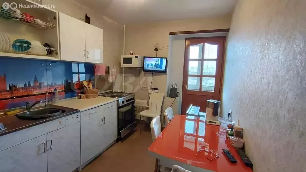 2-комнатная квартира: Тюмень, улица Федюнинского, 11А (50 м) - Фото 1