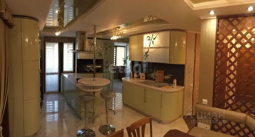 3-к кв. Крым, Феодосия ул. Челнокова, 80 (115.0 м) - Фото 0