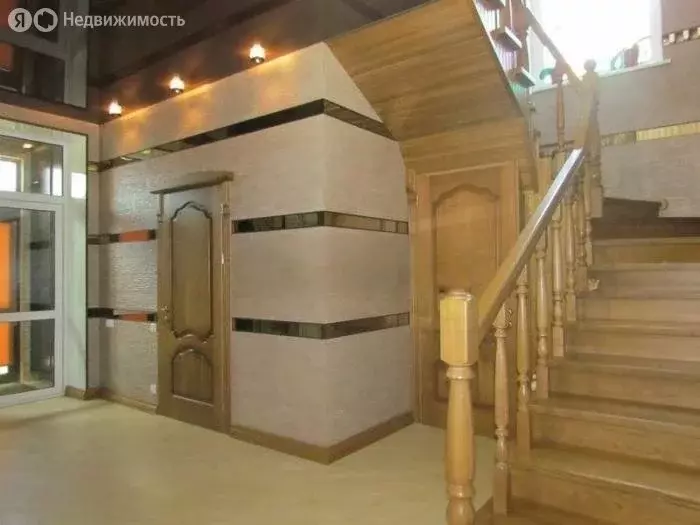Дом в посёлок городского типа Заозёрное, улица Гайдара, 26Б (180 м) - Фото 0
