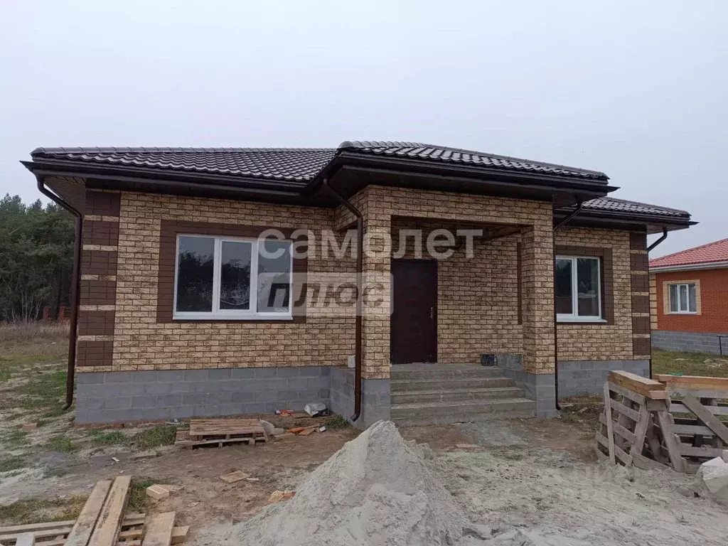 Дом в Курская область, Октябрьский район, Большедолженковский ... - Фото 1