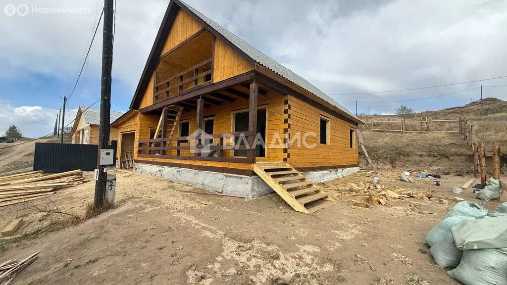 Дом в село Нижний Саянтуй, ДНТ Багульник, 1-й квартал, 215 (180 м) - Фото 1