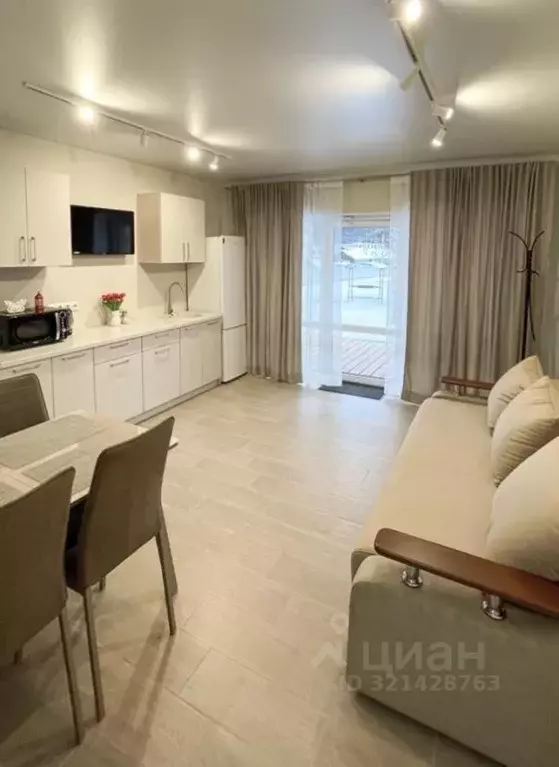 Комната Карачаево-Черкесия, Зеленчукский район, с. Архыз ул. Алиева, ... - Фото 1