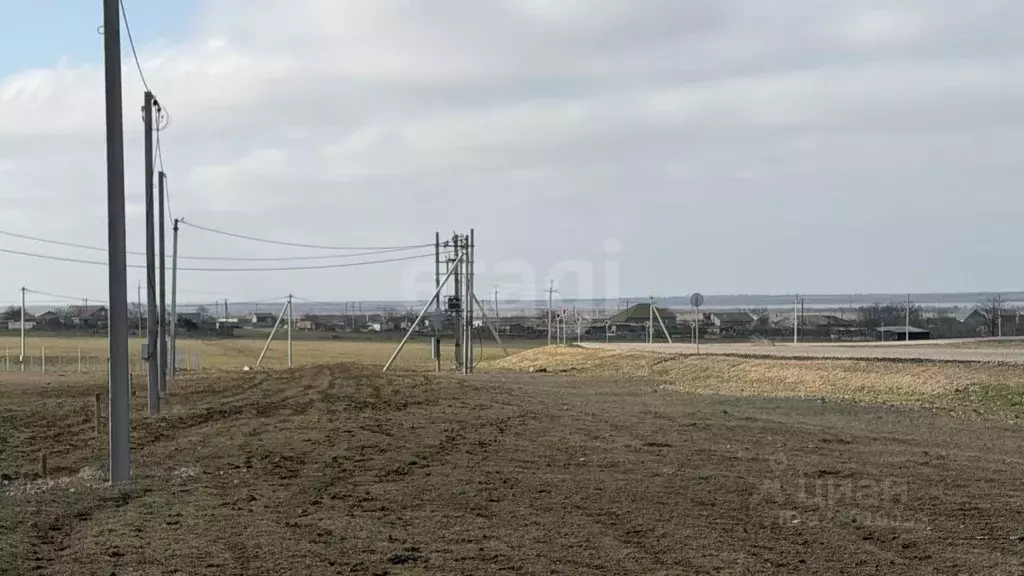 Участок в Крым, Черноморский район, Межводненское с/пос, с. Снежное ... - Фото 1