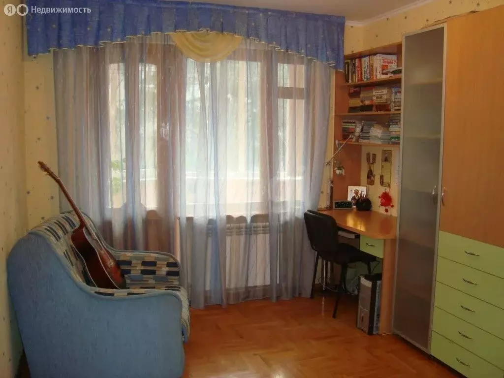 3-комнатная квартира: Алушта, Партизанская улица, 27 (66.7 м) - Фото 0