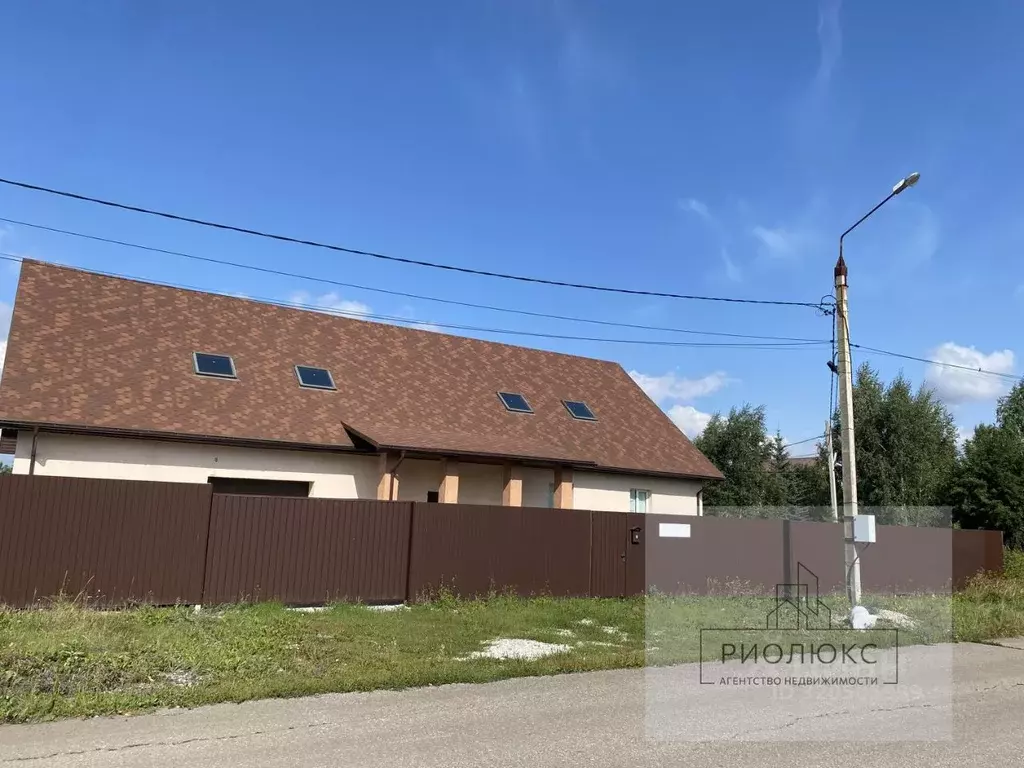 Дом в Челябинская область, Магнитогорск ул. Мастеров, 7А (390 м) - Фото 1