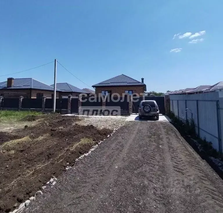 Дом в Краснодарский край, Динской район, с. Красносельское, Молодежный ... - Фото 0