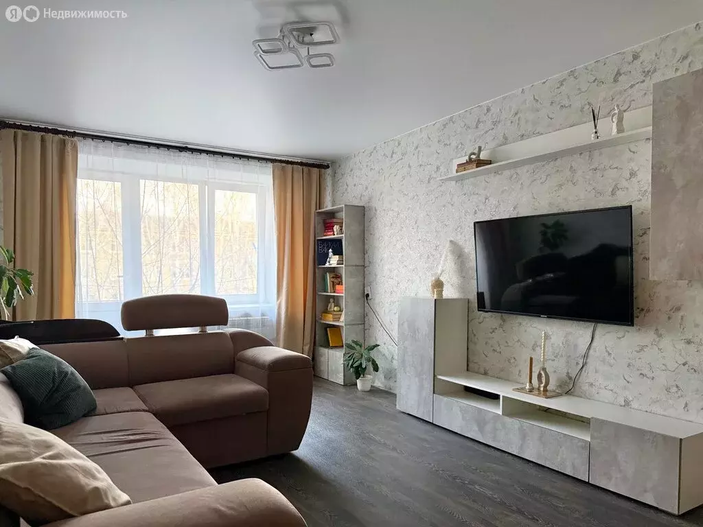 3-комнатная квартира: посёлок Молодёжный, 3 (57.3 м) - Фото 1
