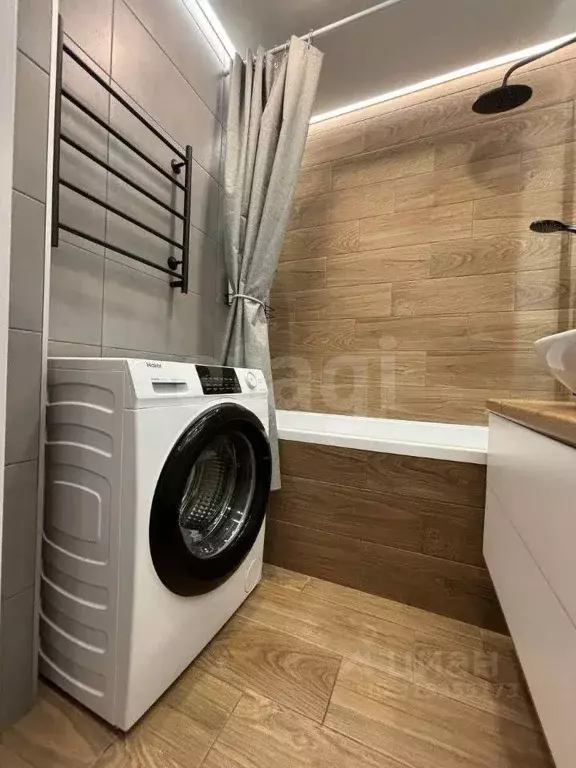 3-к кв. Оренбургская область, Оренбург ул. Автомобилистов, 15 (66.0 м) - Фото 0
