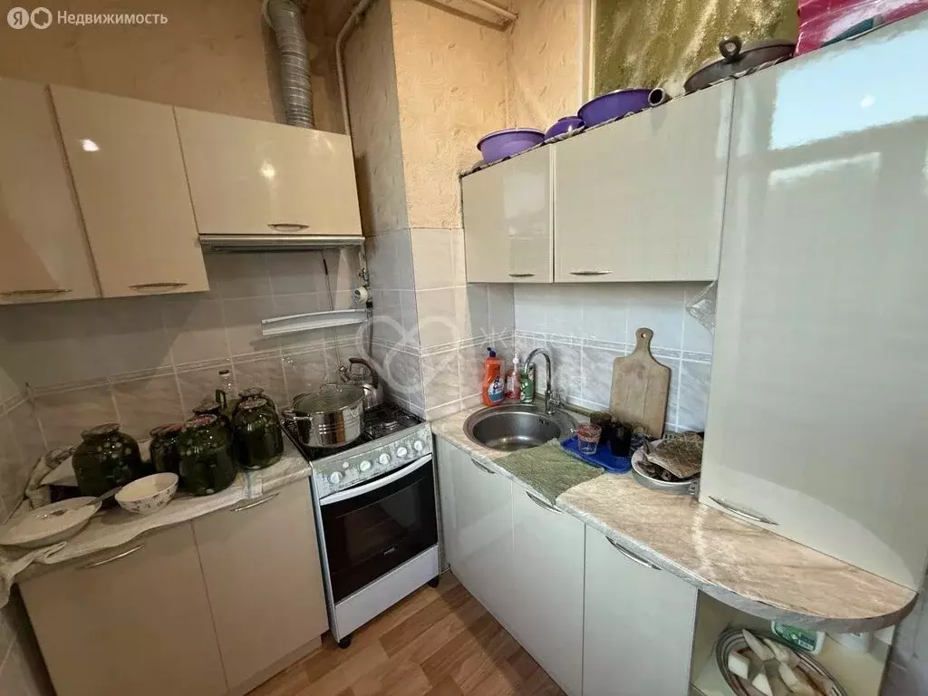 3-комнатная квартира: Волгоград, улица Дзержинского, 24 (64 м) - Фото 0