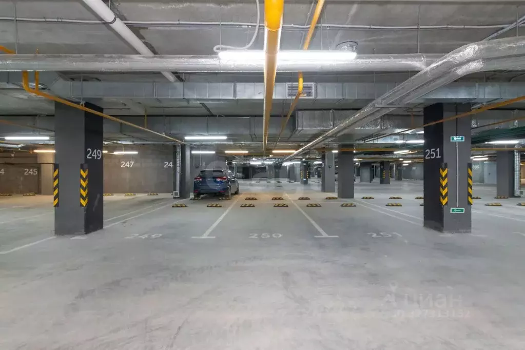 Гараж в Тюменская область, Тюмень ул. Тимофея Чаркова, 93 (13 м) - Фото 1