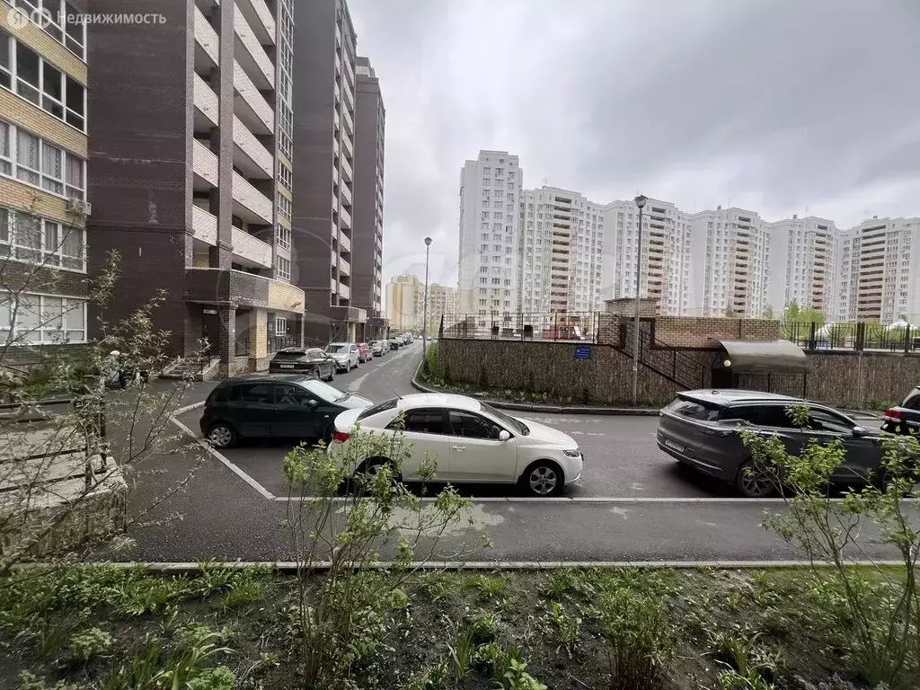 2-комнатная квартира: Тюмень, улица Николая Зелинского, 21 (69.2 м) - Фото 1