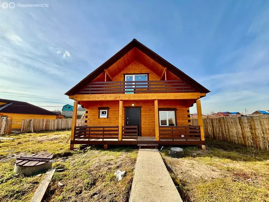 Дом в село Урик, улица Братьев Ченских, 17 (140 м) - Фото 0