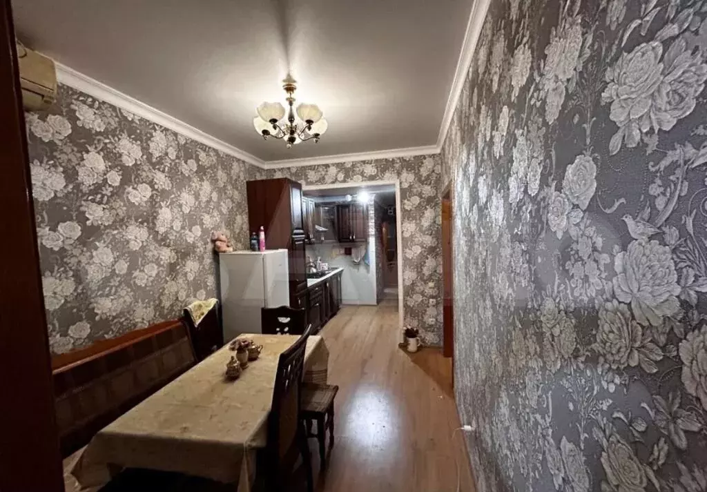 3-к. квартира, 70 м, 3/6 эт. - Фото 0