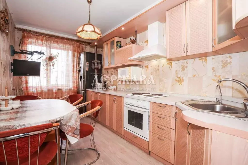 4-к кв. Белгородская область, Старый Оскол Дубрава мкр, 1 кв-л, 10 ... - Фото 0