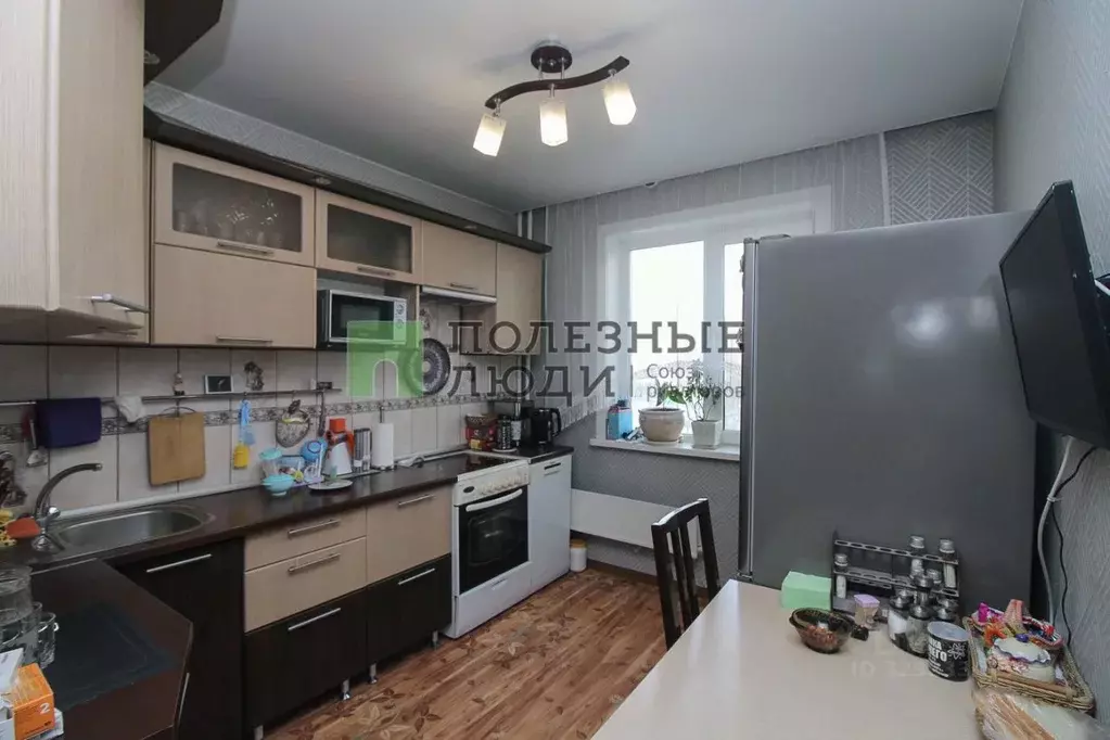 4-к кв. Красноярский край, Красноярск ул. Забобонова, 12 (80.0 м) - Фото 0